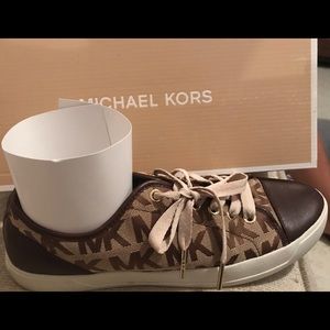 MICHAEL KORS WOMEN SNEAKERS